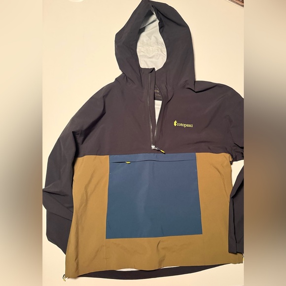 Cotopaxi Men's Black and Green Performance Jacket - Picture 5 of 7